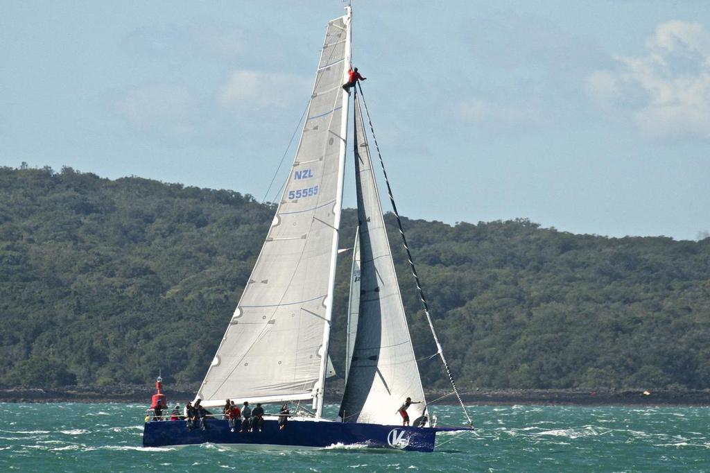 Freeing a jammed halyard - V5 - RNZYS Winter Series - Final - September 12, 2015 © Richard Gladwell www.photosport.co.nz